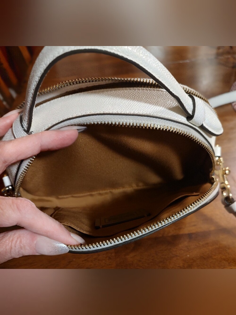Coach Cream Leather Dome Crossbody with Gold Hardware - Picture 2 of 9